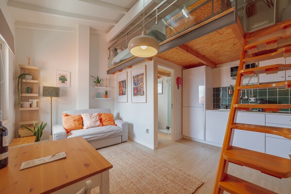 Standard Apartment | Living area - Mezzanine Stylish by Vacationy (Porto)