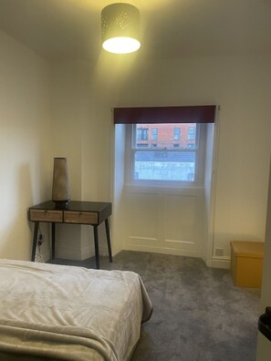 1 bedroom, desk, WiFi, bed sheets