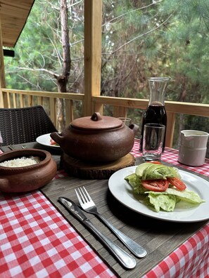 Outdoor dining - Boutique Cabin with Panoramic View

 (Chontabamba)