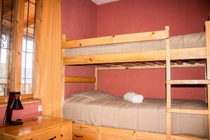 2 bedrooms, WiFi, bed sheets - Boutique Cabin with Panoramic View

 (Chontabamba)