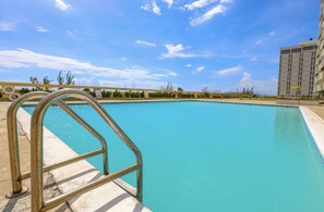 Pool - Appealing 3 bedroom with Pool, Balcony and Scenic View, Kingston Waterfront. (Kingston)