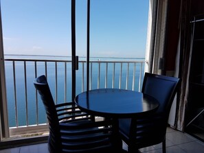 Dining - Appealing 3 bedroom with Pool, Balcony and Scenic View, Kingston Waterfront. (Kingston)