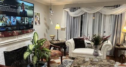 Le Home Hotel
Connect travelers with unique accommodations