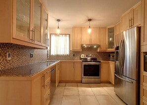 Private kitchen - Maison de Vacances de 4 Chambres Nichée à la Montagne (Bromont)
