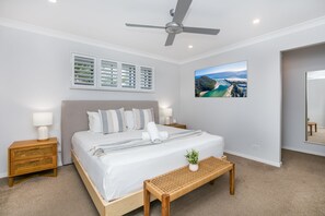 4 bedrooms, iron/ironing board, free WiFi, bed sheets - Start your holiday with absolute Bliss And Harmony! (Burleigh Heads)