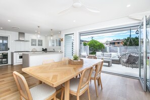 Interior - Start your holiday with absolute Bliss And Harmony (Burleigh Heads)