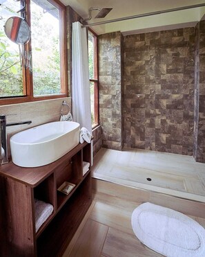 Panoramic Double Room | Bathroom | Towels - Spirit of the river lodge (Urubamba)