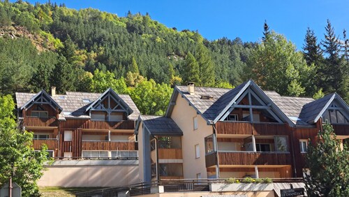 Appartement Serre Chavalier , La Salle les Alpes Exposition Sud Très Bien Situé