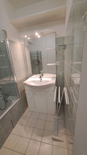 SĂšche-cheveux, papier toilette