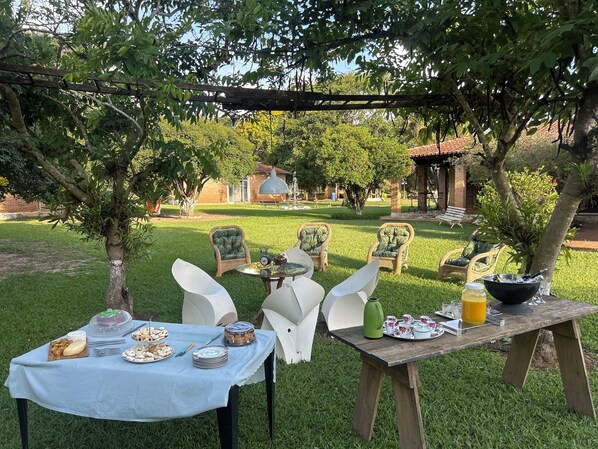 Outdoor dining