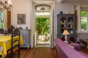 Dining - Romantic Challet in Old Town Sintra With Views. Pets are Welcome! (Sintra)