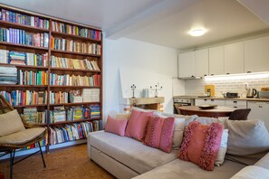 Téléviseur connecté, foyer, livres