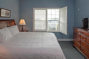 2 bedrooms, iron/ironing board, free WiFi, bed sheets - Bluewater Resort 2 bedroom 2 baths kitchen 3 pools- free golf 4 foursome per day (Hilton Head Island)