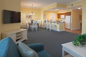 TV, table tennis - Bluewater Resort 2 bedroom 2 baths kitchen 3 pools- free golf 4 foursome per day (Hilton Head Island)