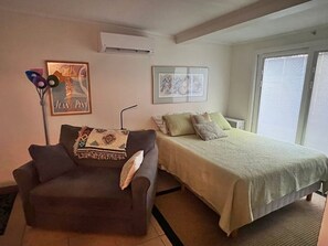 Iron/ironing board, WiFi, bed sheets - Cozy Studio in Central Tucson, Close to Restaurants, Shopping, Bike Path (Tucson)