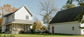 Karen’s River Bend! 0.5 miles away from beach!!