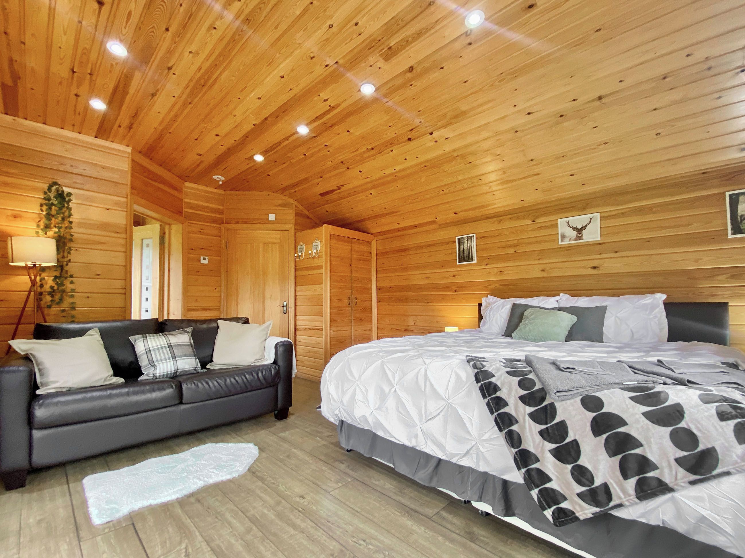 1 bedroom, WiFi (free), bed sheets