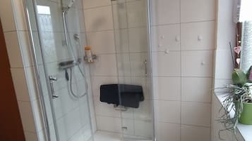 Dusche, Handtücher, Seife, Toilettenpapier