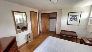 2 bedrooms, desk, iron/ironing board, free WiFi