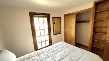 2 bedrooms, desk, iron/ironing board, free WiFi