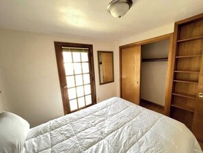 2 bedrooms, desk, iron/ironing board, free WiFi