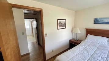 2 Schlafzimmer, Schreibtisch, Bügeleisen/Bügelbrett, kostenloses WLAN