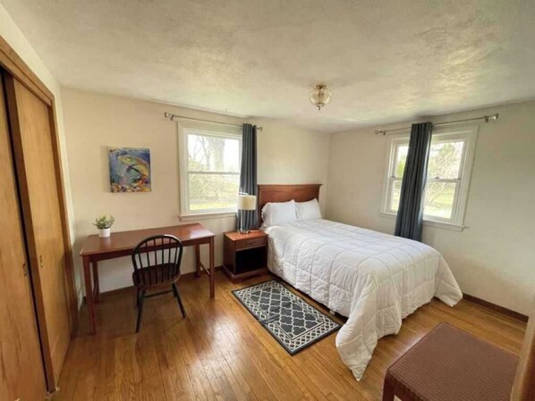 2 bedrooms, desk, iron/ironing board, free WiFi