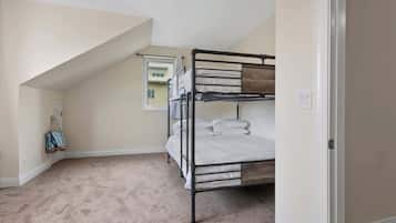 Strykejern/-brett, reiseseng for barn, wi-fi og sengetøy