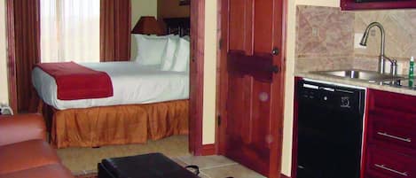 2 bedrooms, desk, WiFi, bed sheets