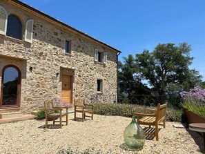 Property grounds - Charming apartment located on tuscan hills with swimming pool and a tennis court (Prata)