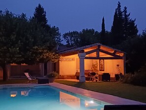 Outdoor pool - Maison de Campagne au Pied des Monts de Vaucluse et du Luberon (Saumane-de-Vaucluse)