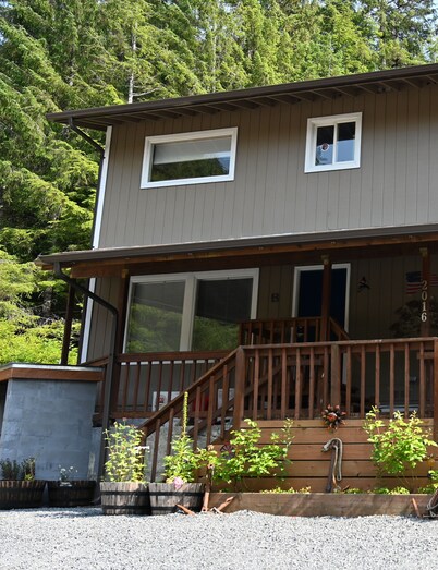 Comfy Duplex unit B great for families and small groups, sleeps up to 7