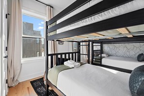 3 bedrooms, desk, iron/ironing board, WiFi - Luxury Nashville Home 8 minutes from Downtown, Rooftop Deck! (Nashville)