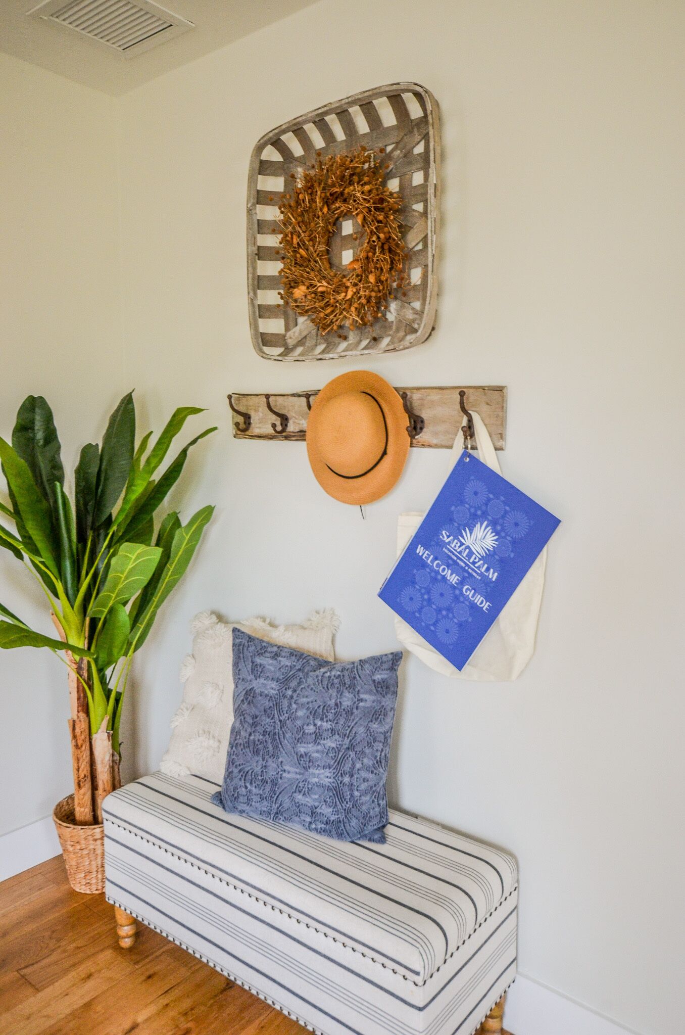 2 miles from the beach! Cozy Beach Getaway - Sabal Palm Bungalow