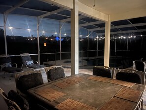Outdoor dining - Spacious villa, outdoor entertaining - family friendly. Near theme parks. (Davenport)