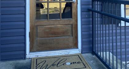 Downtown Danville Luxury House, walk to restaurants & bars, dog friendly