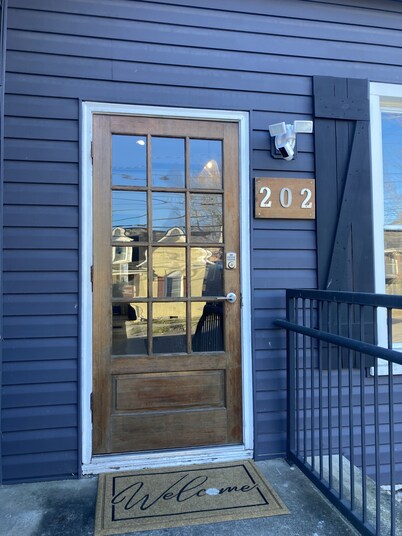 Downtown Danville Luxury House, walk to restaurants & bars, dog friendly