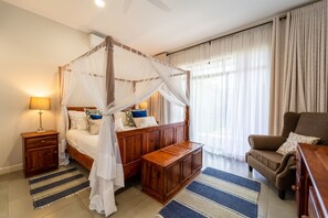 3 bedrooms, iron/ironing board, WiFi, bed sheets - VICTORIA FALLS HOUSE OF TWEEZA-Taken from the Shona word "Twiza"  means Giraffe (Victoria Falls)