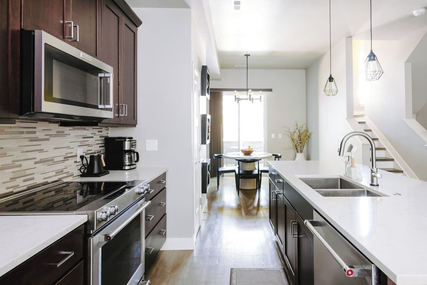 冰箱、微波炉、烤箱、炉灶