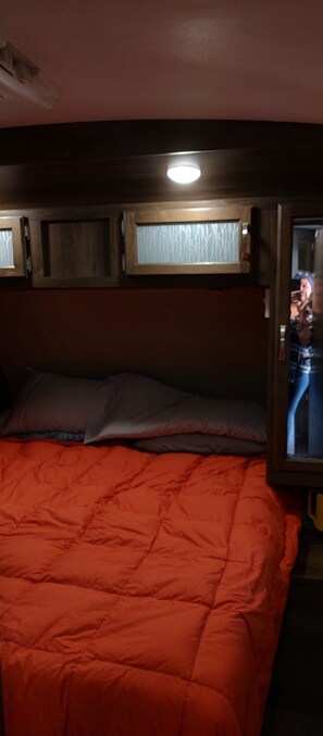 1 bedroom, bed sheets - RV Rental in the Ocala National Forest, Florida. With boat ramp available. (Salt Springs)