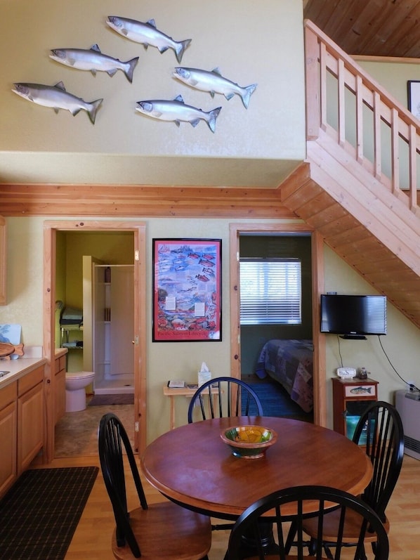 Dining - Cabin on the Kenai River (Soldotna)