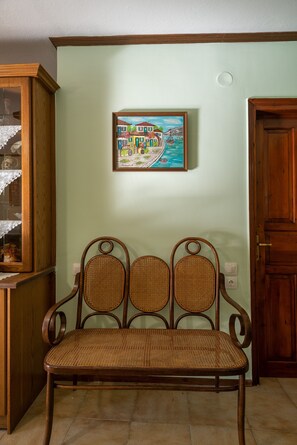 Interior - Cozy apartment located only 10 minutes on foot from city center of Thessaloniki (Thessaloniki)