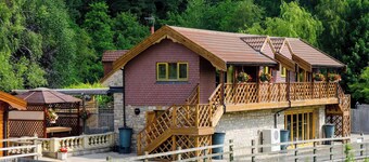 Pine Lodge - UK46279