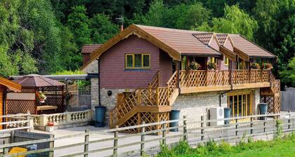 Pine Lodge - UK46279