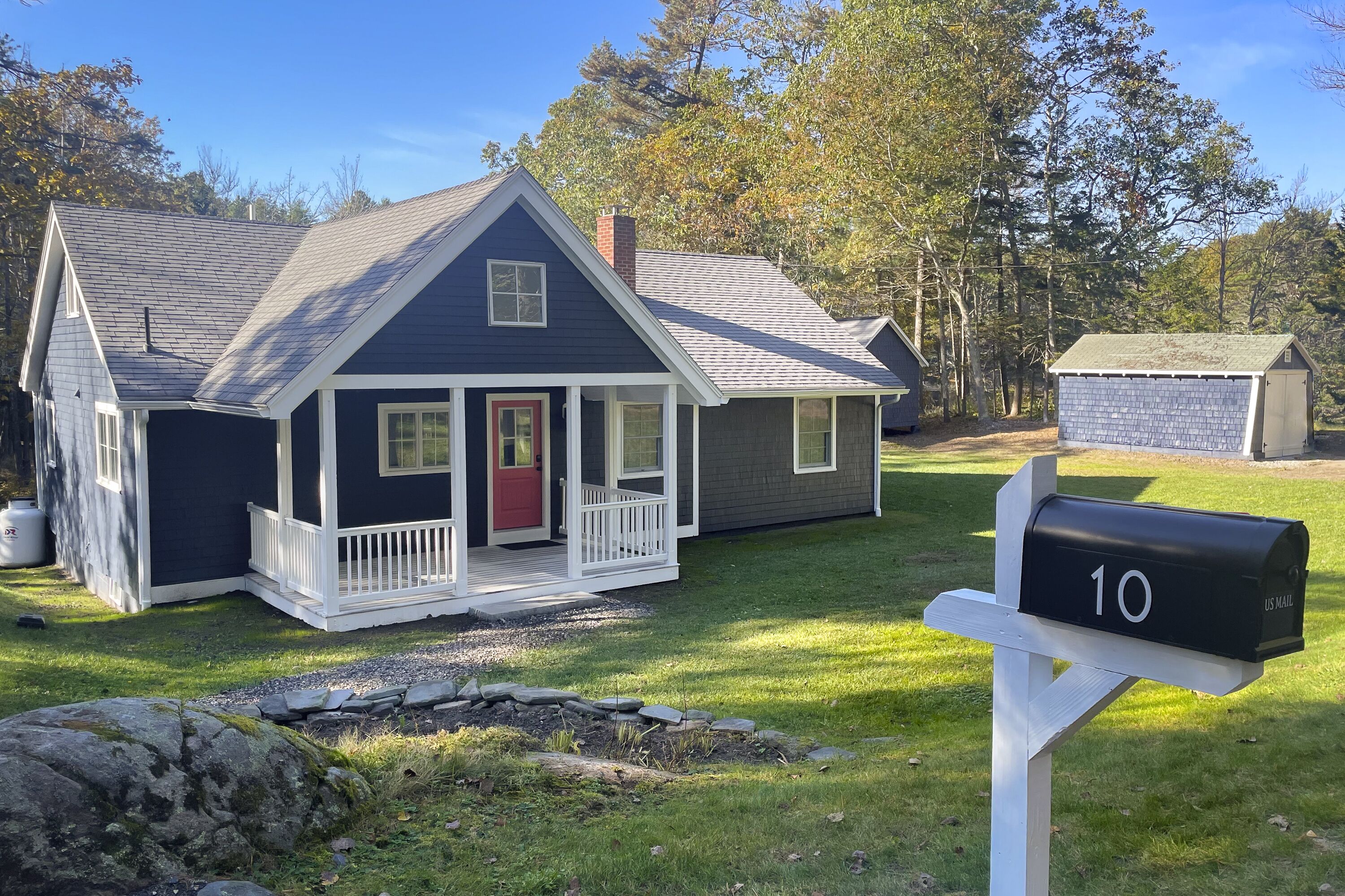 Remodeled for 2024!  Immaculate Southport Island home.  5 minutes to Boothbay!
