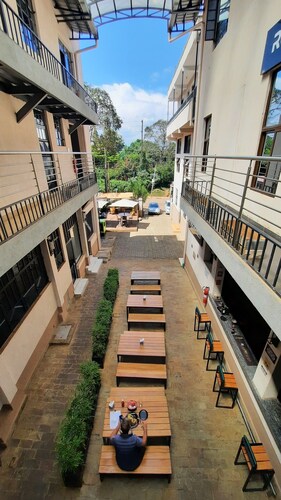 TripleTwo Loresho Inn