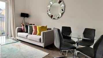 Economy Apartment | Living area