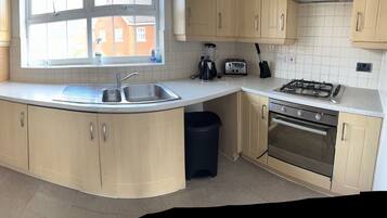 Economy Apartment | Private kitchen | Full-size fridge, microwave, oven, toaster