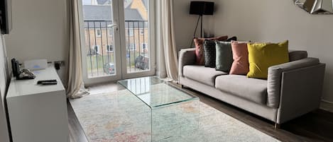 Economy Apartment | Living area