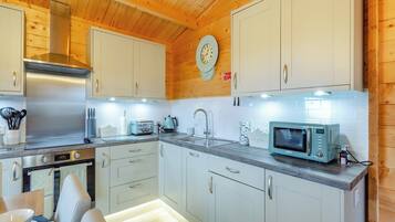 Astianpesukone, syöttötuoli